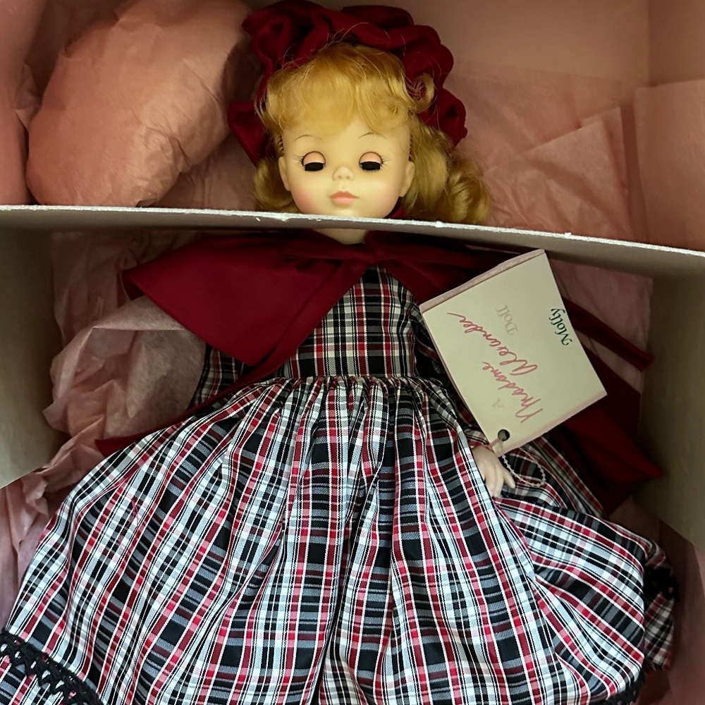 Vintage Madame Alexander "Molly" 1988 14" Doll in Box